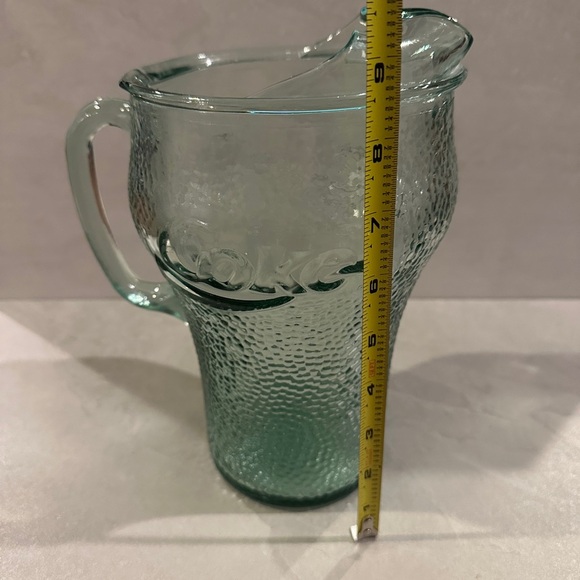 VINTAGE COCA-COLA HEAVY GREEN PEBBLED GLASS 64 0Z COKE PITCHER-WITH ICE LIP - Picture 6 of 7